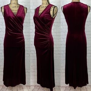 Zaberry Burgandy Velvet Ruched Side Midi Dress